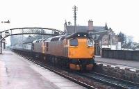 The 1140 Inverness - Aberdeen calls at Nairn, powered by 2 dirty 27s.<br><br>[Brian Forbes //]