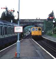 A class 33 on a northbound service arrives at Yeovil Pen Mill in 1985 while a DMU waits for the road down to Weymouth. <br><br>[John McIntyre //1985]