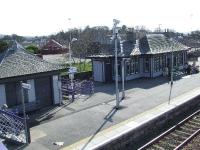 The former waiting rooms on the Aberdeen bound platform. The building to the right is now a florists!<br><br>[Graham Morgan 31/03/2007]