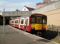 318 262 on a Dalmuir - Larkhall service at Exhibition Centre on 8 September.<br><br>[David Panton 08/09/2007]