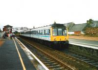 In their last months of service 117s were used to form specials from <br>
Edinburgh for the Open Golf at Carnoustie in 1999. Here on 17 <br>
July an ECS set returns to the main line from the siding where it <br>
allowed a train to pass. It then changed ends, moved to the up line and returned in the direction of Dundee.<br>
<br><br>[David Panton 17/07/1999]