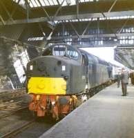 D276 at Perth with the 9-coach BR <I>Scottish Grand Tour No 2</I> on 27 May 1967.<br><br>[Jim Peebles 27/05/1967]