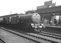 K3 2-6-0 no 61954 with an up goods passing through Doncaster in September 1962.<br><br>[K A Gray 01/09/1962]