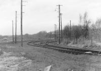 A desolate looking Oakley yard in 1986 just prior to track lifting, view  north towards Comrie Colliery.<br><br>[Grant Robertson //1986]