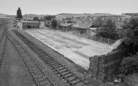 Looking south from St Leonard's Bridge over the demolished NBR loco shed with the powerbox beyond.<br><br>[Bill Roberton /07/1988]