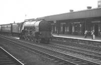 The appearance of 60117 <I>Bois Roussell</I> appears to have delighted one of the platform souls at Doncaster station on 21 July 1962. The Copley Hill A1 Pacific (named after the winner of the 1938 Derby) runs south through the centre road with a Saturday Leeds Central - Kings Cross express.   <br><br>[K A Gray 21/07/1962]