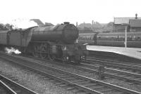 With only three weeks to go before withdrawal, Gresley V2 2-6-2 no 60896 takes an up 'pigeon special' through Doncaster on 1 September 1962.<br><br>[K A Gray 01/09/1962]