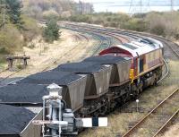 A coal train heads towards the discharge shed at Cockenzie power station in April 2002.<br><br>[John Furnevel 12/04/2002]