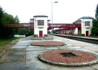 Looking north at Gleneagles in September 2004. The main line through platforms are to the right with the disused Crieff branch platform on the left.<br><br>[John Furnevel 11/09/2004]