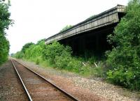 Remains at Newburgh, looking west towards Bridge of Earn in June 2005.<br><br>[John Furnevel 21/06/2005]