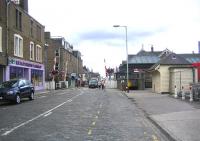 Looking south along the cobblestones of Gray Street over the level crossing at Broughty Ferry station towards the Tay. Photograph taken in August 2006, with the station platforms running off to the right of the crossing. A wooden shed still stands here but the old signal box which stood behind (and is a listed structure) was 'temporarily' dismantled and removed in 2001. [See image 2916]<br><br>[John Furnevel 13/08/2006]