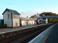 Helmsdale main buildings,all could do with a repaint but still in good condition. Behind the disused signal box are Network Rail portacabins. 16/10/06<br><br>[John Gray 16/10/2006]