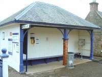 Waiting shelter, Lairg. 16/10/06<br><br>[John Gray 16/10/2006]