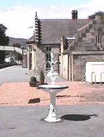 The heron and swans fountain on the southbound platform.<br><br>[Brian Forbes //2006]