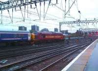 37417 hauling away the empty Caledonian Sleeper<br><br>[Graham Morgan 26/10/2006]