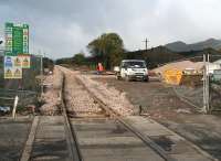 The long wait...Cambus level crossing looking west on 31 October 2006. <br><br>[John Furnevel 31/10/2006]