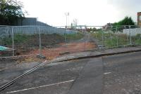 Looking west to Alloa. The footbridge has been re-painted red.<br><br>[Ewan Crawford 12/11/2006]