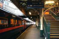 The GNER 0900 (Sunday) service to London Kings Cross boarding at <I>sub</I> platform 21 at Waverley on 19 November 2006.<br><br>[John Furnevel 19/11/2006]