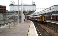 Arrival from Inverness at Aberdeen in November 2006. Lines to the left of the fence are used for station bypass and empty stock movements.<br><br>[John Furnevel 05/11/2006]