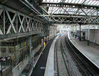 Northside through platforms looking east, situation at 25 November 2006.<br><br>[John Furnevel 25/11/2006]