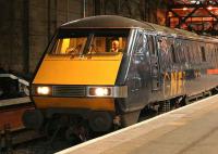 A final prayer for the driver of the GNER 1400 ex Glasgow Central (going out from Waverley as the 1500 to Kings Cross) during the major engineering works at the station in November 2006.<br><br>[John Furnevel 25/11/2006]