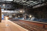 Progress on the new <I>Balmoral</I> through platform, photographed on Sunday 3 December 2006 looking west from the crossover, with the Virgin 0850 to Birmingham New Street boarding at platform 19.<br><br>[John Furnevel 03/12/2006]