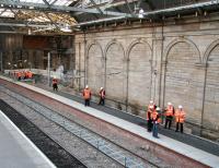 <I>'So this must be what they call a platform....'</I> High level inspection, Waverley north side, 6 December 2006. <br><br>[John Furnevel 06/12/2006]