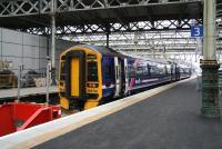 A Waverley - Newcraighall shuttle standing at the recently recommissioned platform 3 on 20 December 2006.<br><br>[John Furnevel 20/12/2006]