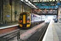 Westbound service prepares to depart from platform 10 on 28 December. Note the new blue station name signs which have appeared on the south wall. <br><br>[John Furnevel 28/12/2006]