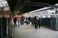 Reopening of the Waverley cross-station walkway. Scene looking south from above the new platform 20 towards Market Street on 28 December 2006.<br><br>[John Furnevel 28/12/2006]