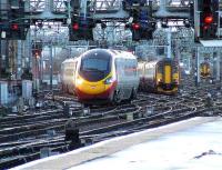 390042 City of Bangor and 156506 approaching Glasgow Central with a departing Class 156 in the distance<br><br>[Graham Morgan 06/01/2007]