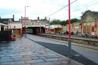 Keighley looking west. The Network Rail platforms.<br><br>[Ewan Crawford 21/11/2006]