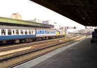 A class 37 waits with its train at Cardiff Central which, prior to recent events at Haymarket, was the only UK mainline station with a platform 0.<br><br>[John McIntyre /08/1990]