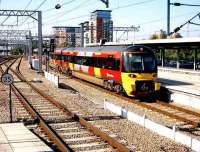 Leeds in September 2006 as a class 333 arrives from Skipton.<br><br>[John McIntyre 21/9/2006]