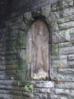 Fine looking window of Cumberland Street Station... just a pity its boarded up!!<br><br>[Colin Harkins 10/02/2007]