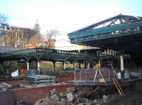 Reminiscent of Aberdeen north end in 1973 [see image 12704]. Platforms and canopies at Waverley west end seen from an arriving Glasgow shuttle on 14 February 2007.<br><br>[F Furnevel 14/02/2007]