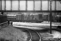 Shunting pipes at Waterloo in 1975.<br><br>[John McIntyre /05/1975]