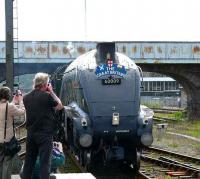 60009 hauls <I>The Great Britain</I> into platform 7 at Perth on 10 April past a large quota of all ages (approx 500) taking that once in a lifetime shot.<br><br>[Brian Forbes 10/04/2007]