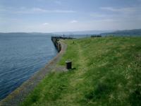 Remains of Craigendoran Pier.<br><br>[Alistair MacKenzie 30/04/2007]