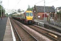 A Glasgow bound service arriving at Bishopton on 29 April 2007. <br><br>[John Furnevel 29/04/2007]