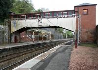 Looking west along the platform at Port Glasgow station on 29 April 2007.<br><br>[John Furnevel 29/04/2007]