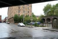 View west from below the CGU bridge at the top of Molendinar Street along Bell Street showing (on the right) the remains of the urban viaduct that carried rail traffic to and from College goods yard, as well as supplying the large warehouse, seen here looking as good as ever following its conversion to flats. [See image 14963]<br><br>[John Furnevel 06/05/2007]