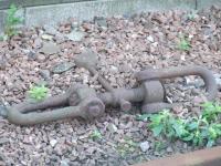 Abandoned coupling link at Glasgow Central Platform 1<br><br>[Graham Morgan 28/04/2007]