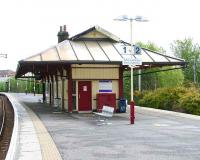 Platform view looking north at Cathcart station on 6 May 2007. <br><br>[John Furnevel 06/05/2007]