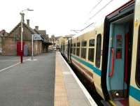 Dalmuir train waits to leave Lanark, view towards buffer stops. May 2007.<br><br>[John Furnevel 23/05/2007]