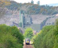 The diverted 1305 Perth - Glasgow approaching Newburgh in May 2007 past the site of the former Glenburnie Junction. Clatchard Craig quarry forms the backdrop.<br><br>[Brian Forbes /05/2007]