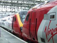 Cross Country Voyagers 221116 & 221106 sitting at Platform 2 waiting to form a service to Plymouth<br><br>[Graham Morgan 19/05/2007]