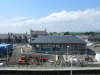 Waiting room ready, at Markinch. Bus circle for interchange is at the rear.<br><br>[Brian Forbes 01/06/2007]