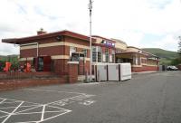 The classic lines of the Art Deco building at Girvan in May 2007.  [The bicycle lockers were subsequently relocated]<br><br>[John Furnevel 31/05/2007]