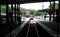 A Fife Circle train runs into the refurbished (canopies excluded) platform 18 at Waverley on 5 July 2007.<br><br>[John Furnevel 05/07/2007]